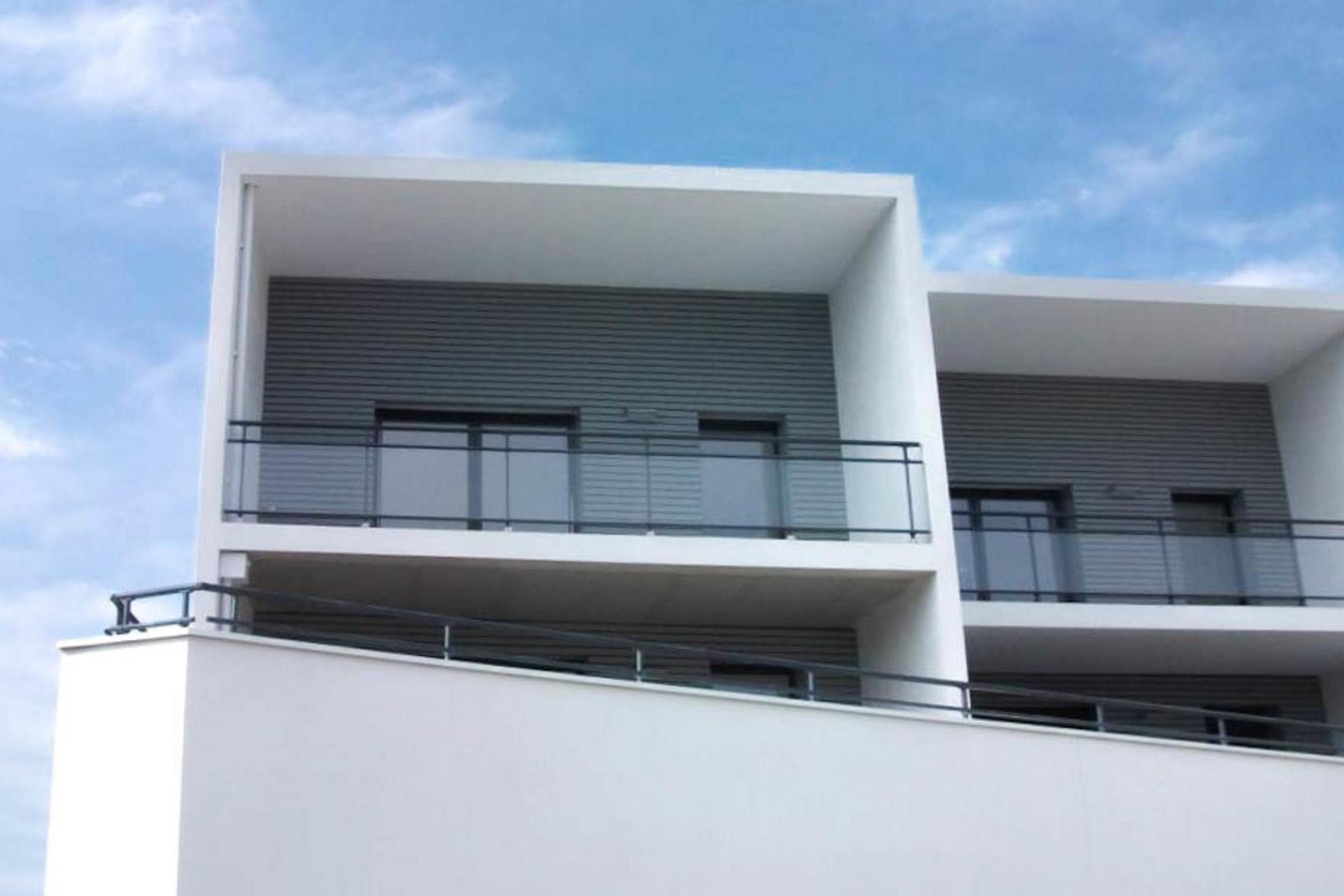 Facciata in rivestimento composito grigio a La Rochelle