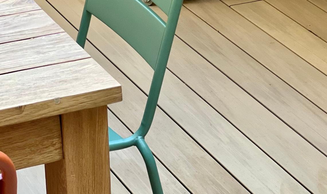 Détail de terrasse Projet avant apres terrasse nuances chene clair à Paris 12 Bercy Renovation